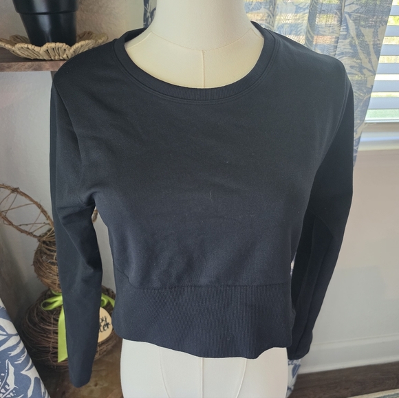 aerie Tops - Aerie Offline Women's Black Cropped Long-Sleeve Top